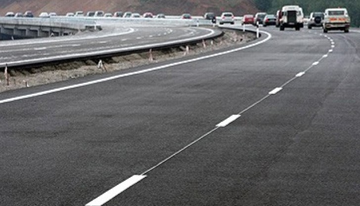 Шофьорите да карат с повишено внимание и съобразена скорост, спазвайки пътната сигнализация