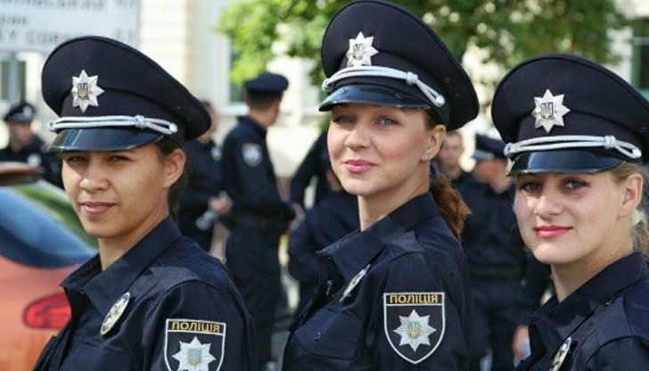 Жените в униформа винаги са стояли високо в мъжките очи