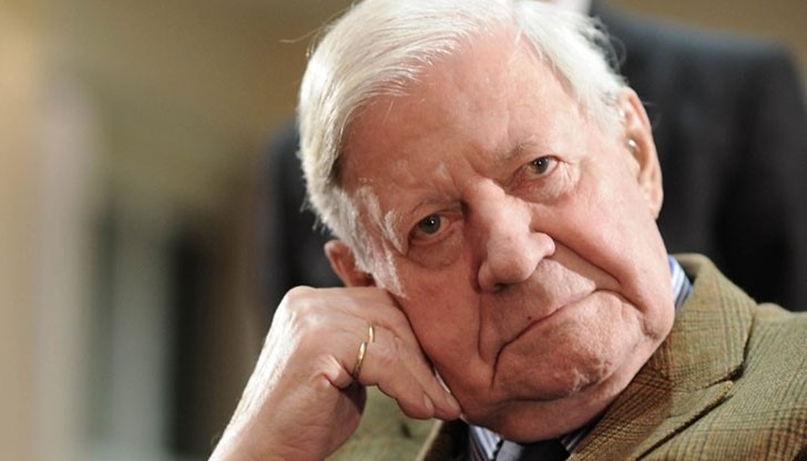 Бившият германски канцлер Хелмут Шмит е починал днес на 96-годишна възраст