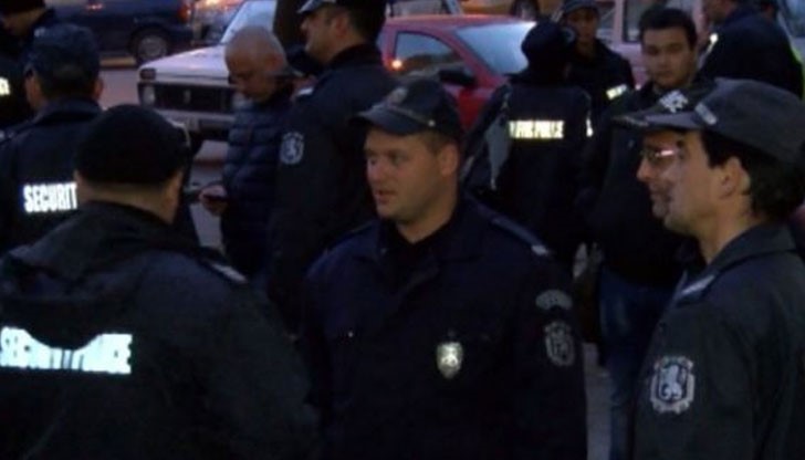 Протестите на полицаите все повече изнервят стотици хора Протестите на полицаите все повече изнервят стотици хора