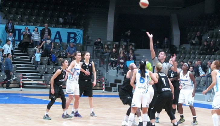 Двубоят започна равностойно Двубоят започна равностойно