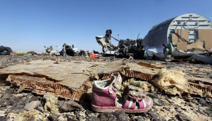 „Разпадането е станало във въздуха, а фрагментите от самолета са се разпръснали на площ от над 20 квадратни километра“