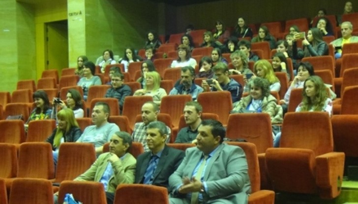 След официалните приветствия последва богата празнична програма