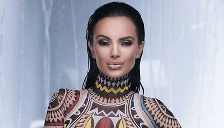 Прогнозира се песента да стане хит, а въпросните снимки вече са такива в мрежата