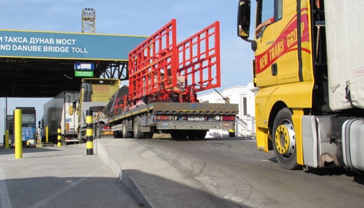 Новите кантари са поставени в двете ленти, предназначени за тежкотоварни автомобили Новите кантари са поставени в двете ленти, предназначени за тежкотоварни автомобили