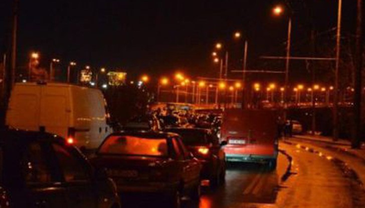 В момента се изтеглят автомобилите за да се освободи движението В момента се изтеглят автомобилите за да се освободи движението