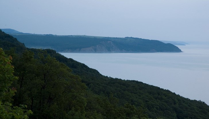 На нос Емине измервателните уреди са отчели пориви от 28 м/сек На нос Емине измервателните уреди са отчели пориви от 28 м/сек