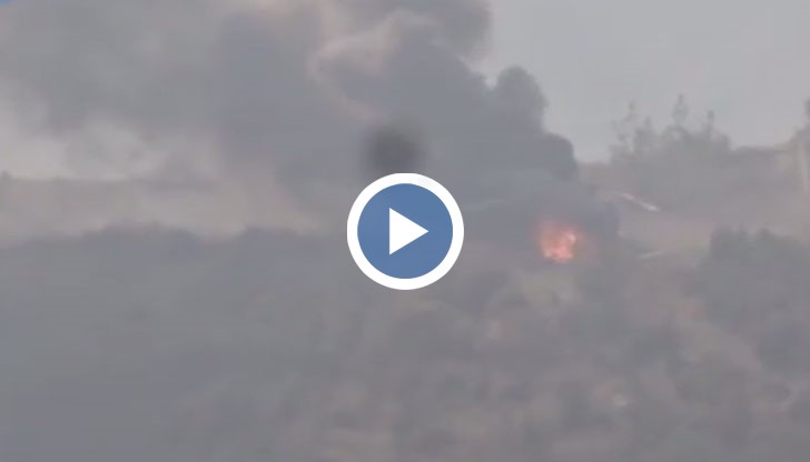 На кадрите се вижда как хеликоптерът е кацнал и бива взривен от противотанкова ракета