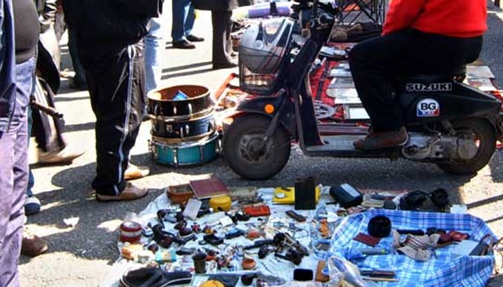 Димитър Маргаритов, председател на Комисията за защита на потребителите:  „Потребителите да избягват амбулантните търговци”