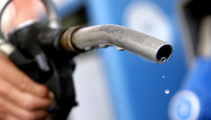 Поевтиняването на течните горива по бензиностанциите отразява цените на петрола на световния пазар