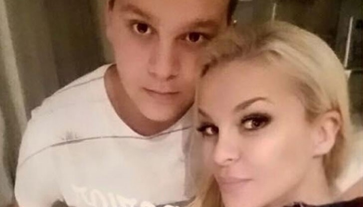 Десислава ще спонсорира сина си Майки в мечтата му да стане ММА боец