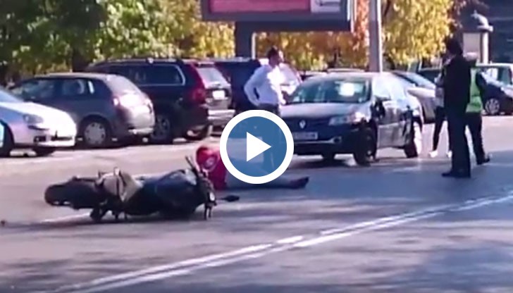 Мотористката е откарана в болница със счупен крак