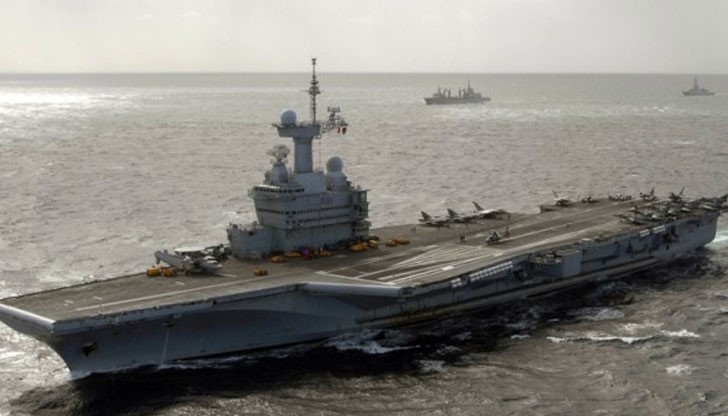 Радио Юроп 1 съобщава, че самолетоносачът се е свързал с намиращите се в същия район кораби Радио Юроп 1 съобщава, че самолетоносачът се е свързал с намиращите се в същия район кораби