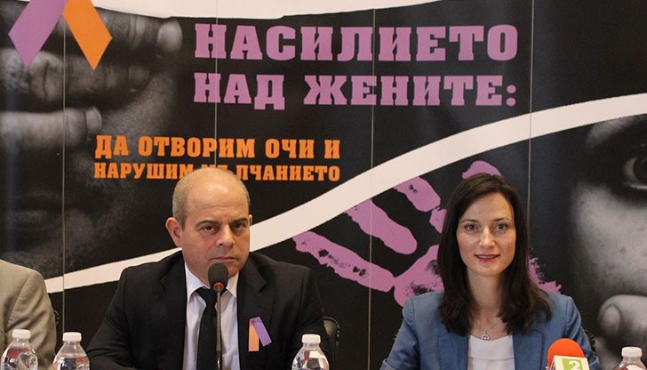 Пламен Стоилов подкрепи Националната кампания „Насилието над жените: Да отворим очи и нарушим мълчанието!”, която се провежда в Русе днес