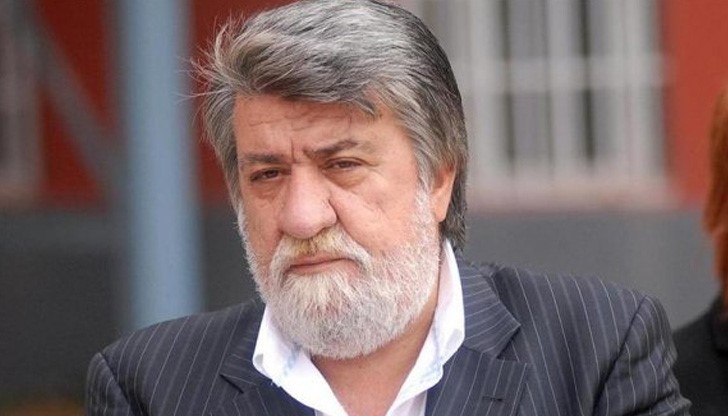 Спешното му заминаване се наложи, след като през октомври лекарите откриха опасни възли в гърлото му Спешното му заминаване се наложи, след като през октомври лекарите откриха опасни възли в гърлото му