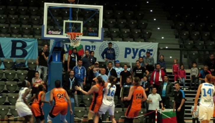 "Сините феи" започнаха по-добре двубоя