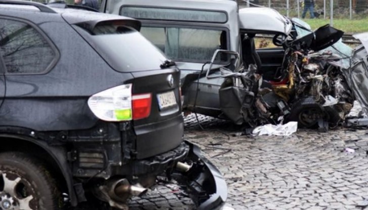 18-годишен младеж, който е с книжка отскоро, предизвика тежка катастрофа