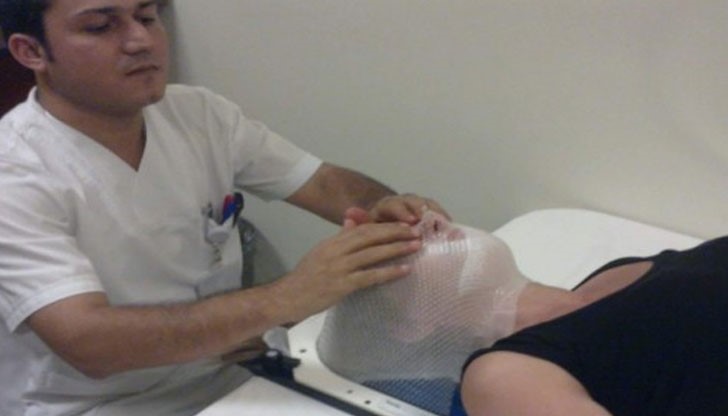 Въпреки отчаянието обаче, на Йорданка й се налага да се съвземе и да започне да търси варианти за своето лечение Въпреки отчаянието обаче, на Йорданка й се налага да се съвземе и да започне да търси варианти за своето лечение