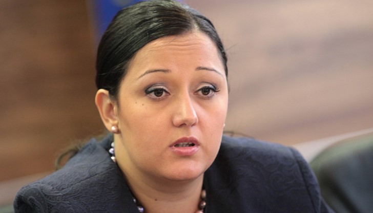 Министър Павлова заяви, че на първи ноември зимната техника е била мобилизирана