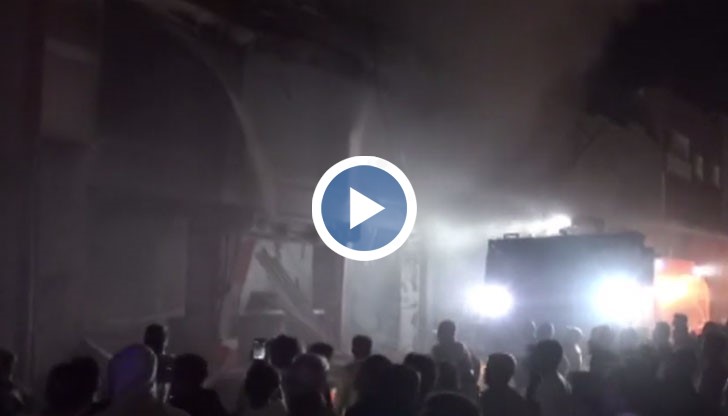 Някои от децата са оцелели, като са скочили през прозорците