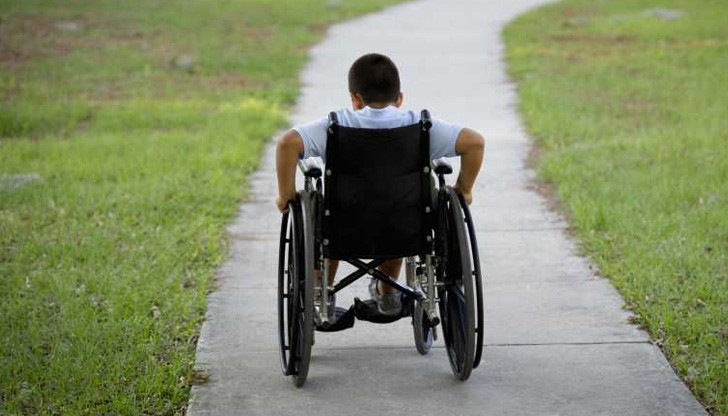 Причината -ТЕЛК, които на определен период трябва да потвърдят увреждането на децата, бавят  решенията си