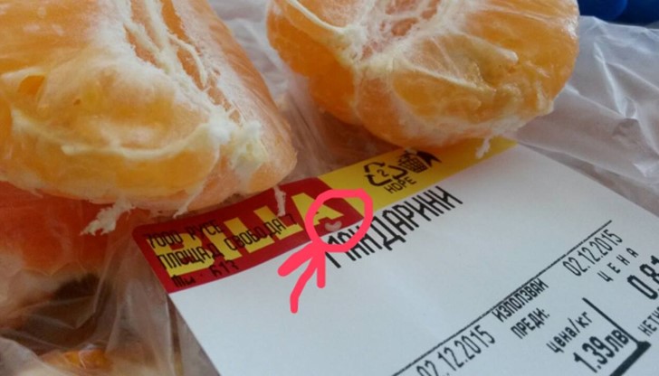 Днес си закупих 500 гр. мандарини и при отварянето на първата изплуваха тези бели червеи