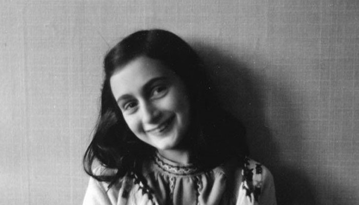 "Въпреки всичко, аз продължавам да вярвам, че дълбоко в сърцата си хората са добри." "Въпреки всичко, аз продължавам да вярвам, че дълбоко в сърцата си хората са добри."