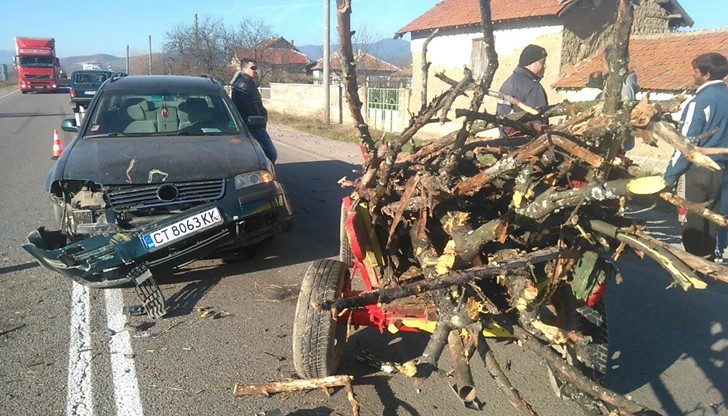 Дете пострада при катастрофа между каруца и кола