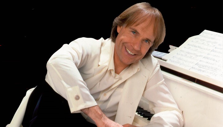 Принцът на романтичното пиано Ричард Клайдерман идва във Варна в петък, 4 декември, с вечерен полет от София