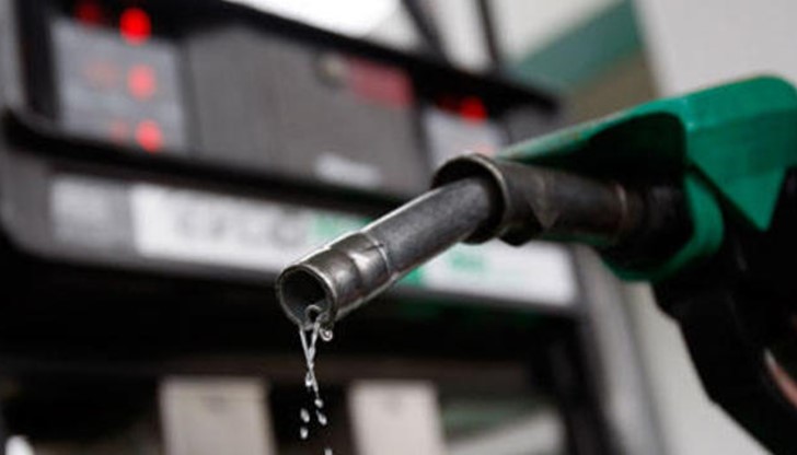 Бензинът и дизелът зарадваха шофьорите с по-ниски цени
