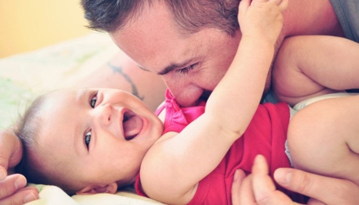 Две от бебетата са дошли по естествен път, а за появата на третото се е наложило секцио