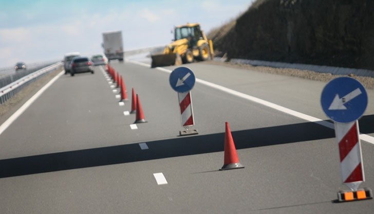 До 17 декември е ограничено движението по лявото платно на виадукт „Елешница“ на АМ „Хемус“ в посока София До 17 декември е ограничено движението по лявото платно на виадукт „Елешница“ на АМ „Хемус“ в посока София