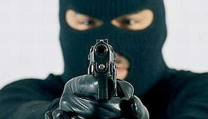 Полицията разследва обира и вече е започнала издирване на престъпниците