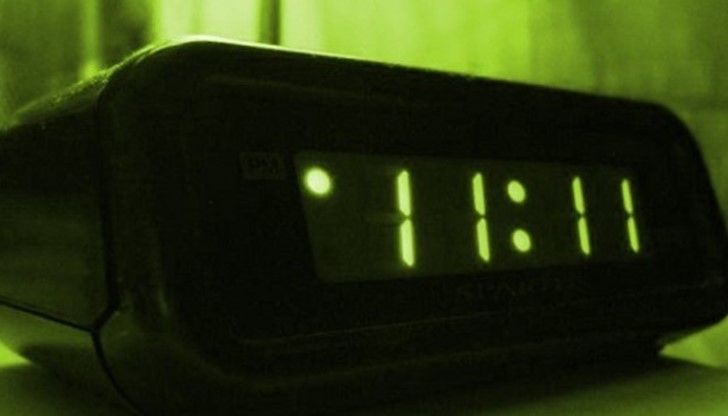 Това са единствените числа в 12 часовият часовник, които могат да се повторят четири пъти