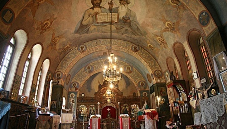Трите светли християнски празника са почитани от българи и много именици празнуват