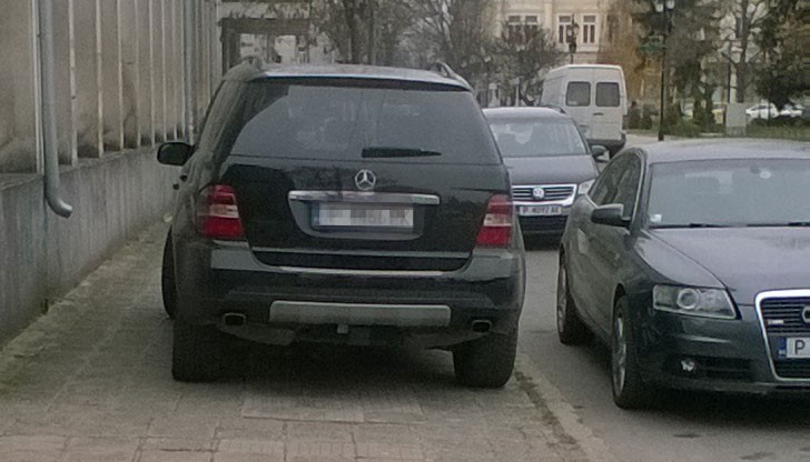 Как се паркира до библиотеката?