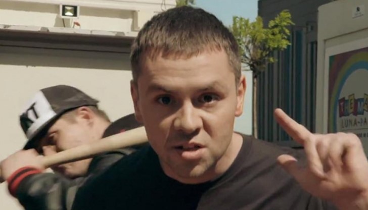 Срещу 50 000 лева рапърът рекламира букмейкърската компания на Божков - "Ефбет" Срещу 50 000 лева рапърът рекламира букмейкърската компания на Божков - "Ефбет"