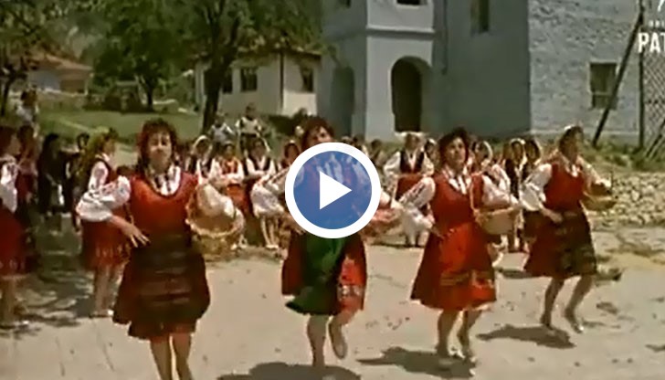 Тук има рози, рози навсякъде. Където и да се намира - това място е земя на щастието