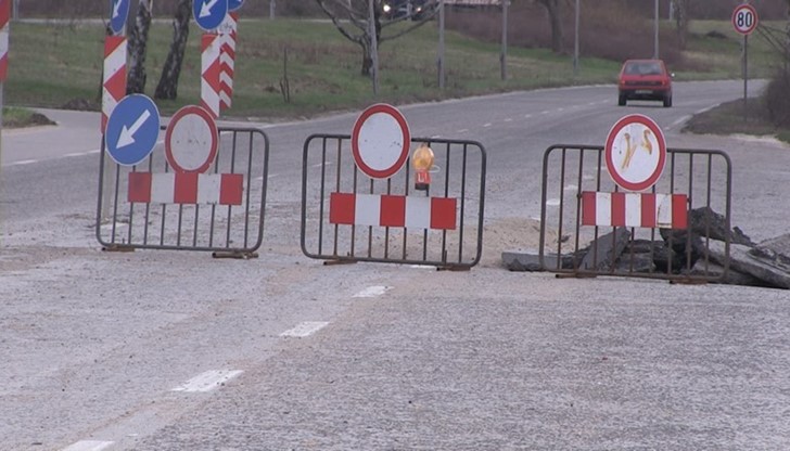 Пропаднали пътища в Русенско чакат ремонт от миналата година и вещаят трудна зима Пропаднали пътища в Русенско чакат ремонт от миналата година и вещаят трудна зима