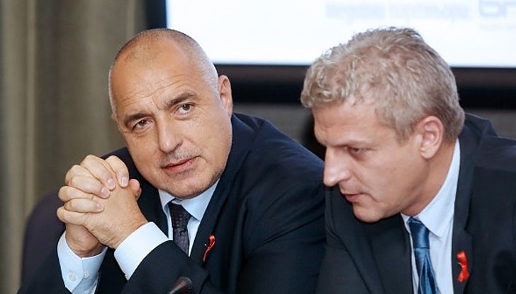 Имам един приятел, който много обича да яде сланина и ми донася