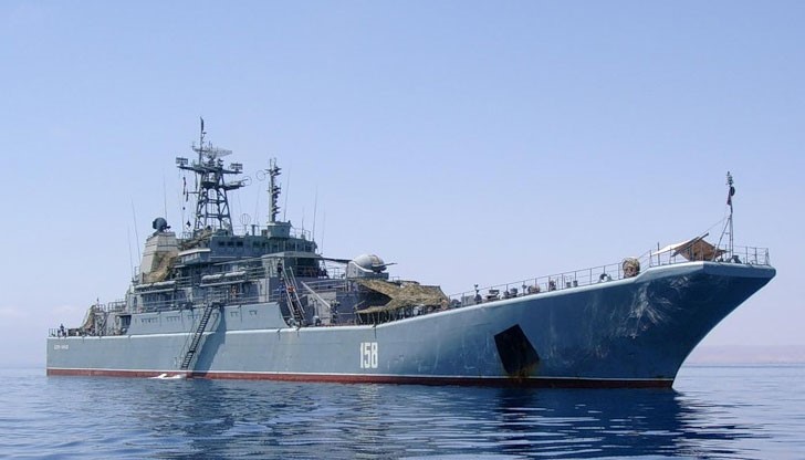 Демонстрацията на зенитчика от борда на „Цезар Куников“ предизвика вниманието на стотици рибари и жители на турския мегаполис Демонстрацията на зенитчика от борда на „Цезар Куников“ предизвика вниманието на стотици рибари и жители на турския мегаполис