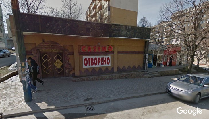 Мъжът установил липсата на чантичката си, в която е имало лични документи и сумата от около 400 лева Мъжът установил липсата на чантичката си, в която е имало лични документи и сумата от около 400 лева