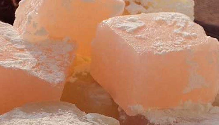 В 1 кг вода се поставят 20 парчета обикновен локум