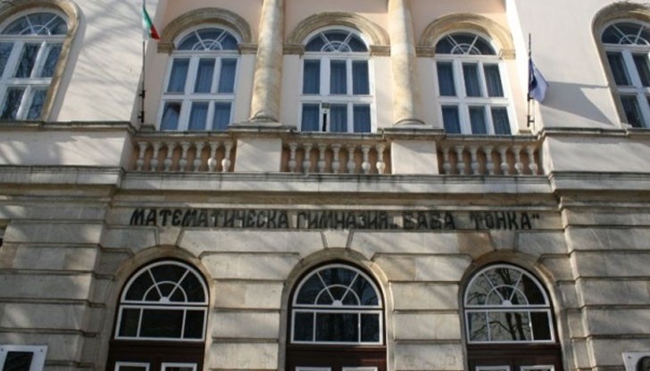 Модератор на състезанието ще бъде популярният телевизионен водещ на предаването „Минута е много” Петър Вучков