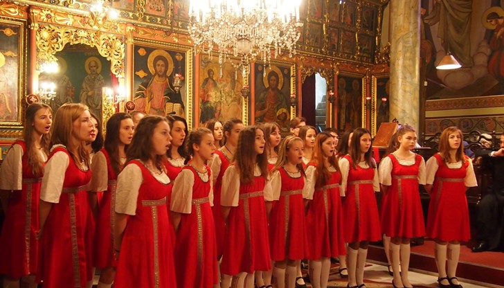 Хоровият концерт е в рамките на Коледно–новогодишния фестивал, организиран от Община Русе за 24–та поредна година