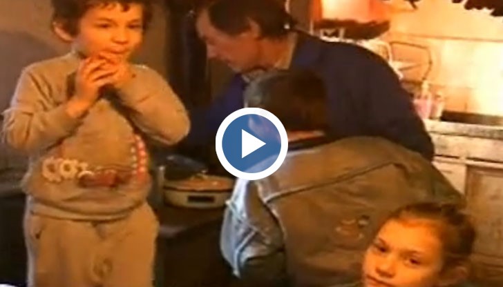 Валентин Иванов се грижи за децата си сам от около 8 години, когато съпругата му напуска семейството