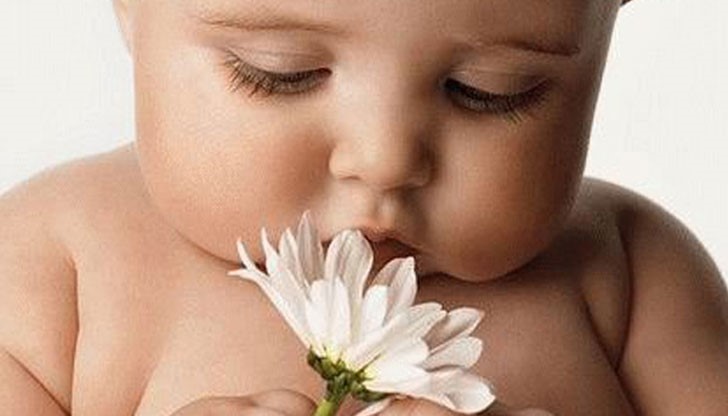 Обикновено на Коледа децата по цял свят получават подаръци Обикновено на Коледа децата по цял свят получават подаръци