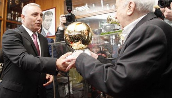 Тях няма да ги има в ложата на бенефиса, изтрих ги от чипа, коментира Камата