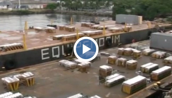 Цял пристанищен кей е необходим за фойерверките в Рио де Жанейро