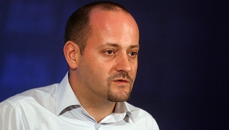 "ДСБ няма свои министри във властта", обясни Кънев в кулоарите на парламента "ДСБ няма свои министри във властта", обясни Кънев в кулоарите на парламента